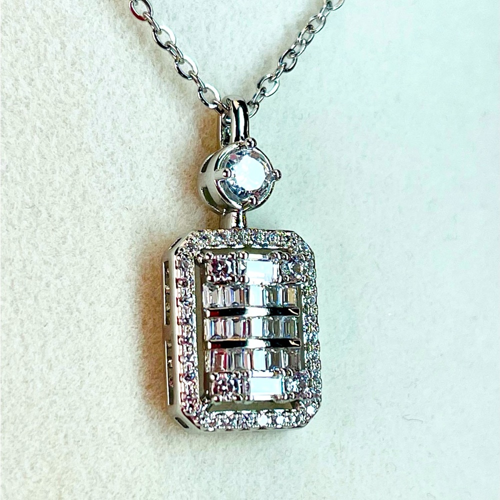 Sterling Silver/925 Silver Cubic Zirconia The Captivating Necklace. Chain:46cm